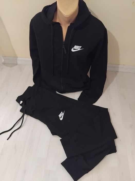 Trening barbati Nike.