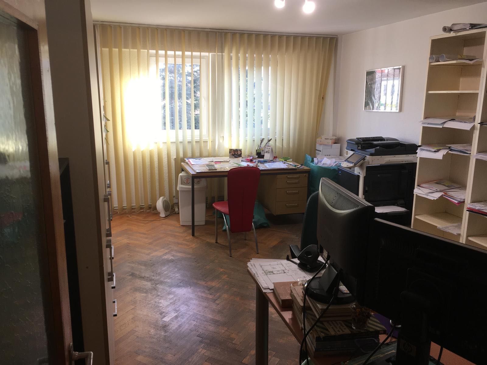 Închiriez spatiu comercial ultracentral destinat pt birouri,cabinet