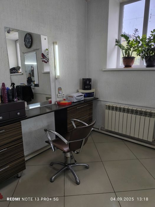 Сдаётся место в парикмахерской!