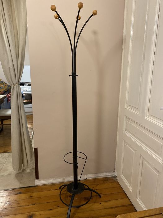 Закачалка желязна с дървени топчета