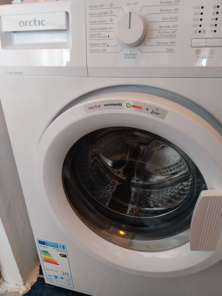 Mașina de spălat artic în stare forte bună 900