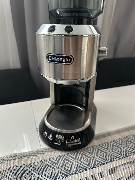 Кафемелачка Delonghi