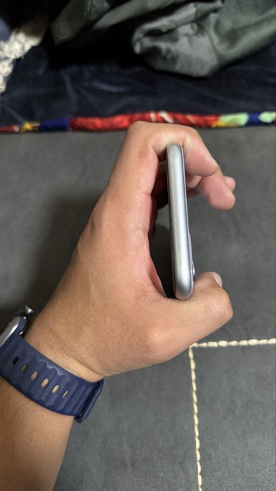 Iphone 11 64gb sotiladi