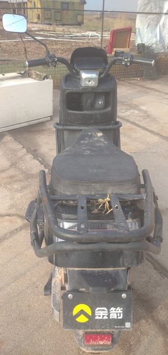 Elektro skuter.birinch qol toza minilgan 1 -2 joyda sarapinalari bor