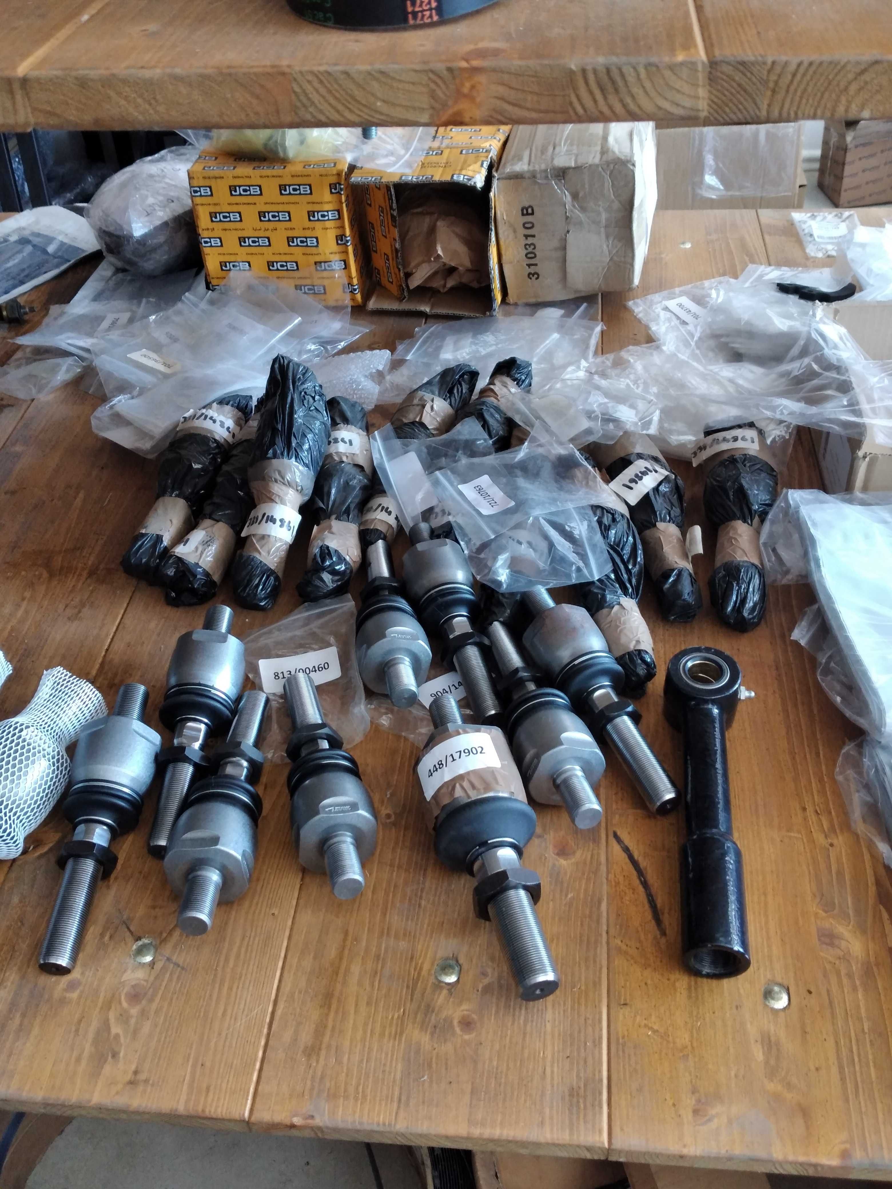 Capete de bara buldoexcavatoare JCB