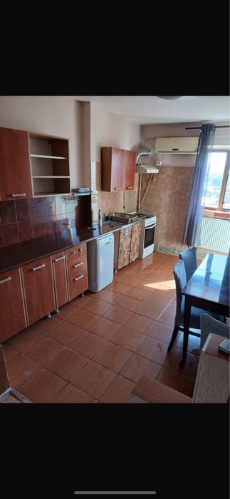Vand apartament 2 camnere central.