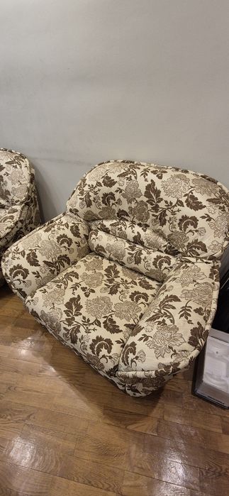 Два дивана и кресло