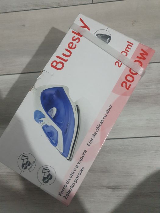 Fier de calcat aburi sigilat 2000 w Bluesky