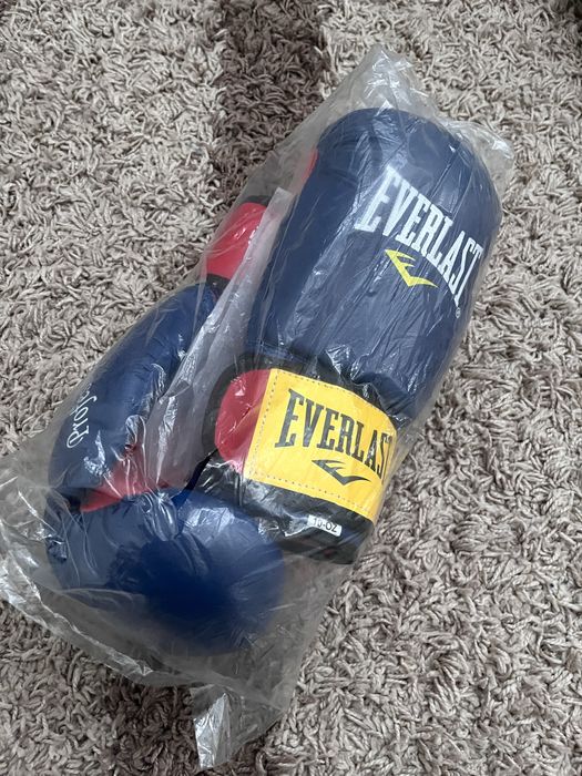 новые перчатки Everlast