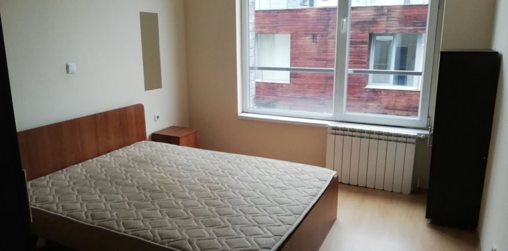 Спалня БЕЗ МАТРАК с 2 нощни шкафчета