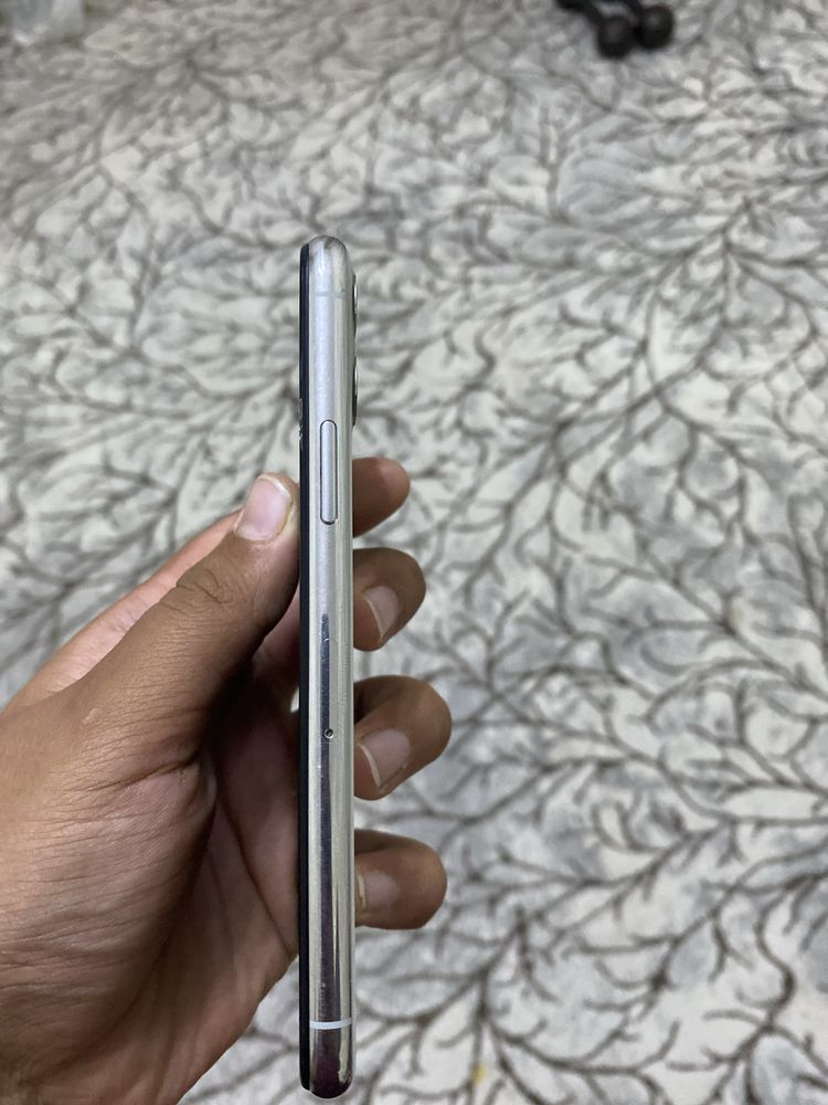 Iphone 11 pro  karopka yoq