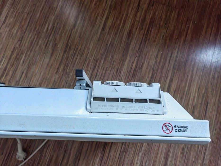 Печка конвекторна 2 KW със стойка за стена.