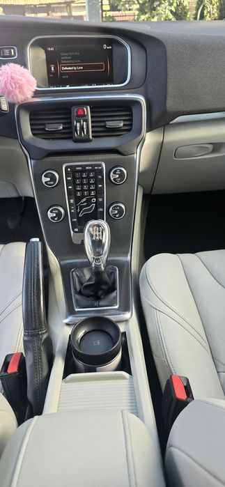 VOLVO V40 D2 - din 2014,  1,6 diesel - EXTRA FULL OPTIONS