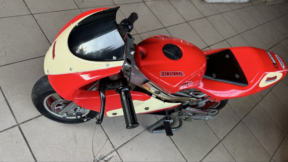 Детско пистово моторче 49сс.