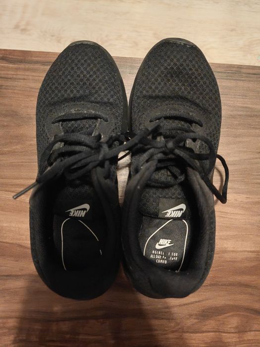 Nike Taijun purtat 10 ori stare buna (nu adidas)