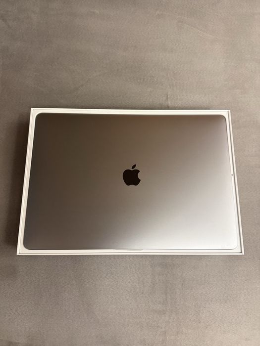 MacBook Pro A1990 15 “ 2.6 GHz i7 Radeon 560x 4gb 16Gb DDR4 500GB SSD