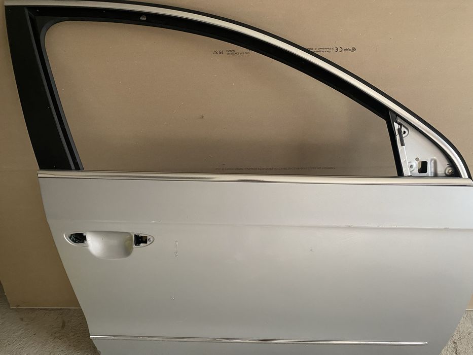 Vand usa dreapta fata passat b6