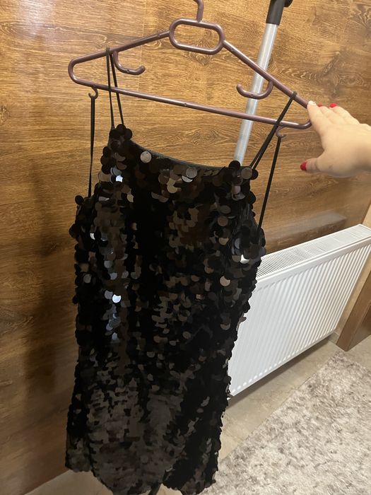 Рокля черна с пайети