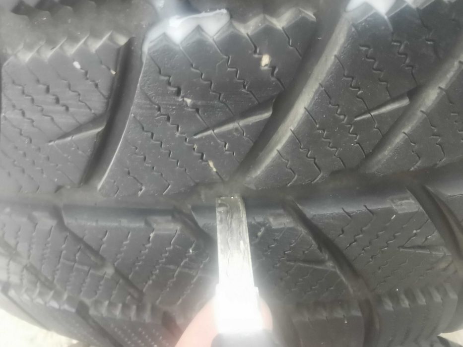 Гуми 225/40/18 DOT 26/23