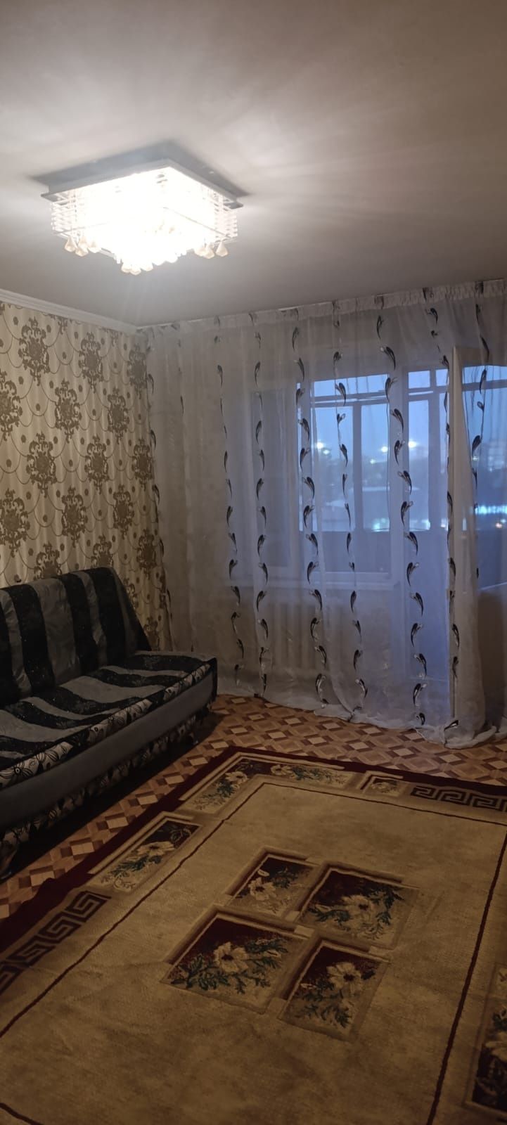 2 бөлмелі  пәтер беріледі. 2 мкр. 100+ком. ус.