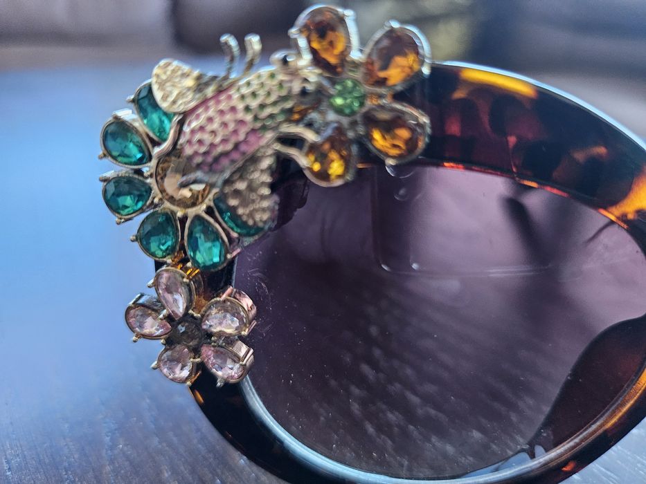 Дамкси слънчеви очила.