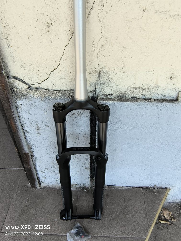 Вилка RockShox  RECON SILVER RL Remote Solo Air 27,5" 140мм.