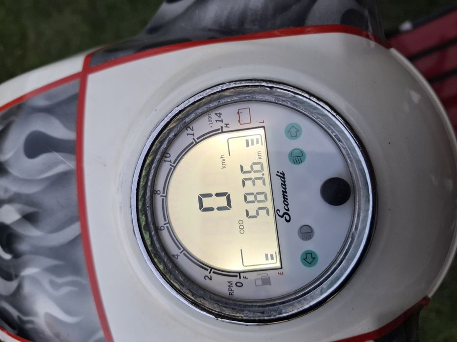 Scuter 125 Scomandi   englezesc  este o bijuterie