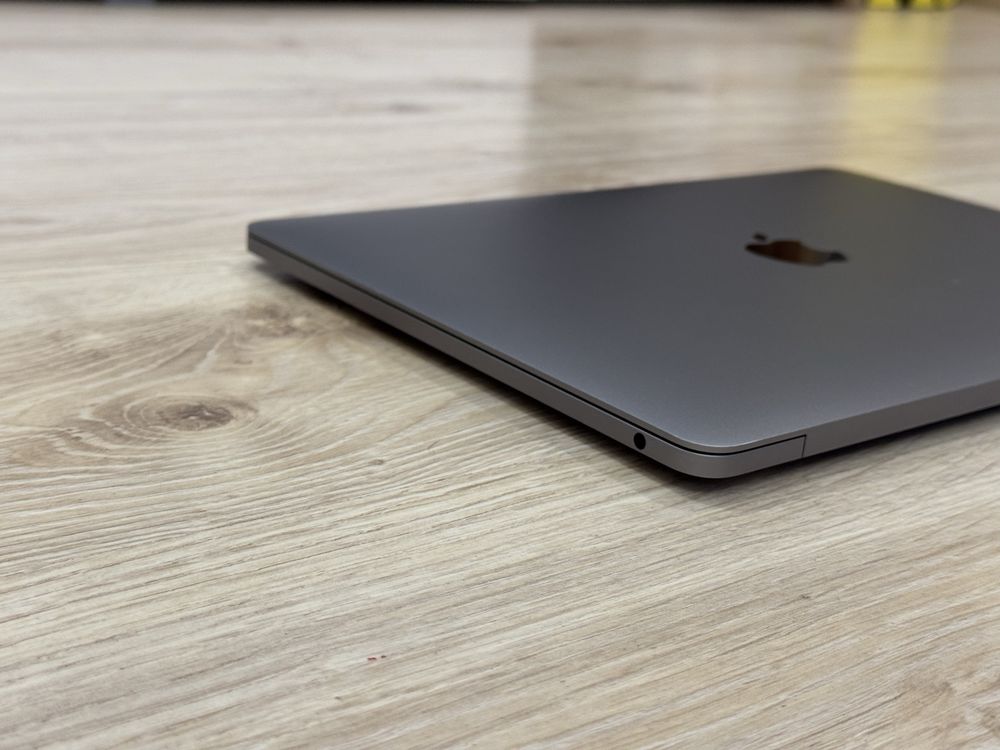 *99% Battery*Като Нов 13.3'Macbook Pro M1/8GB Ram/256GB SSD
