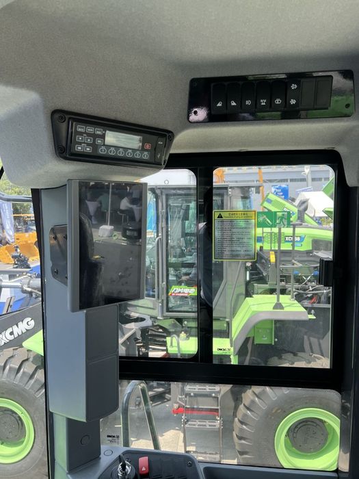 Фронтальный погрузчик. ГИБРИД (Солярка и электрический)