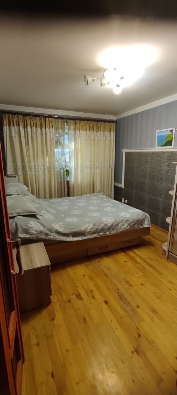 Продаётся Чиланзар 9 3комн.1 этаж Кирпич.