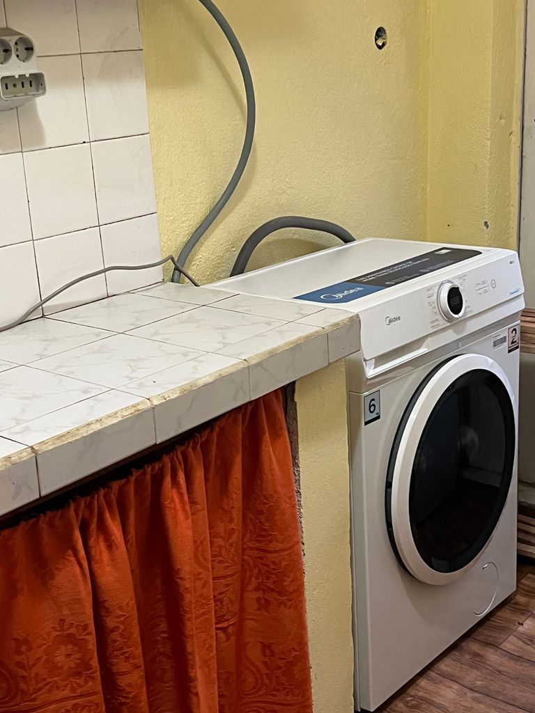 Дава се под наем Едностаен апартамент в Стара Загора, Център - 45 кв.м за 178.5 € - Снимка #4