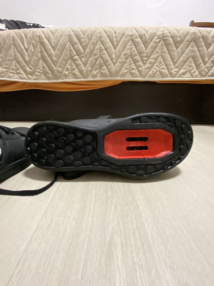 Обувки за клипсове adidas five ten