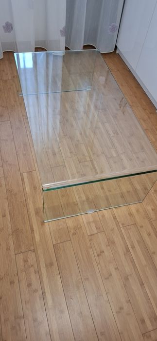 Masă de sticlă în condiții excelente