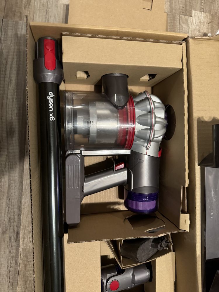 Aspirator Dyson V8 2023