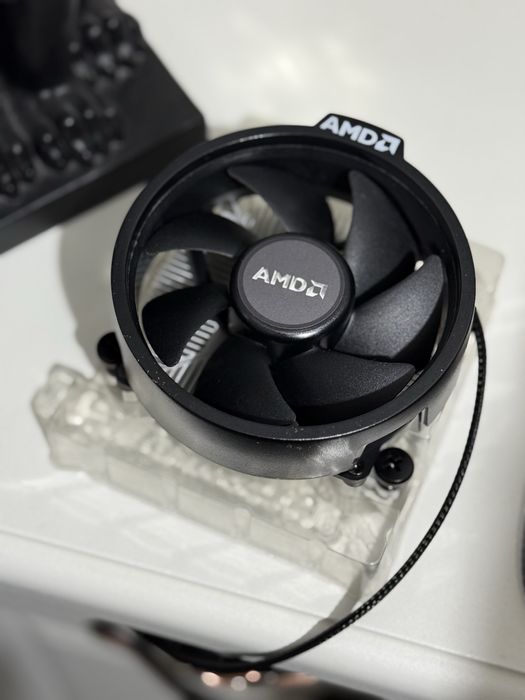 Procesor Ryzen 7 1700X și Cooler AMD nou