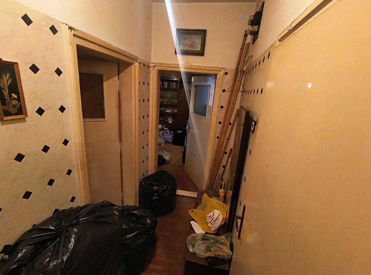 Продава се Четиристаен апартамент в Русе, Център - 77 кв.м за 1688 €/кв.м - Снимка #3