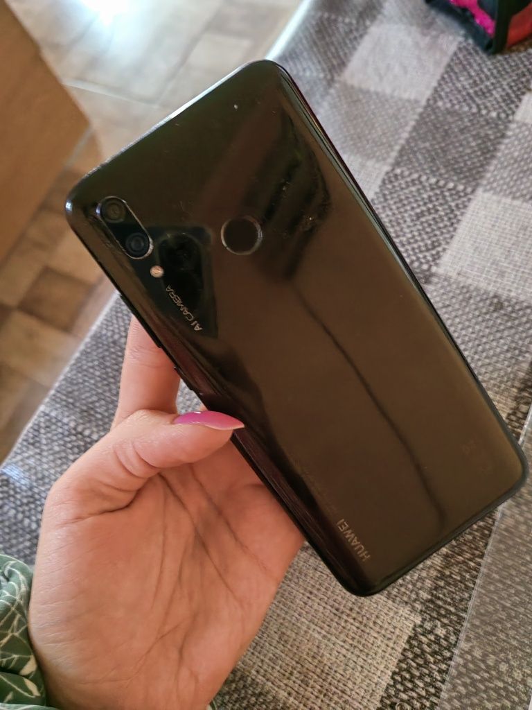 Телефон Huawei P smart 2019