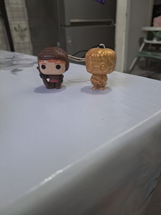 Рон уизли и Гари потер из киндер джой