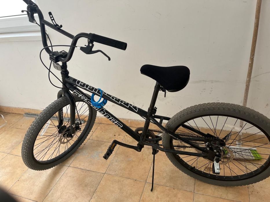 черный подростковый велосипед