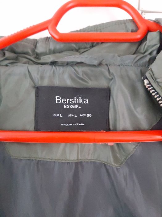Шушляково тъмнозелено яке на Bershka