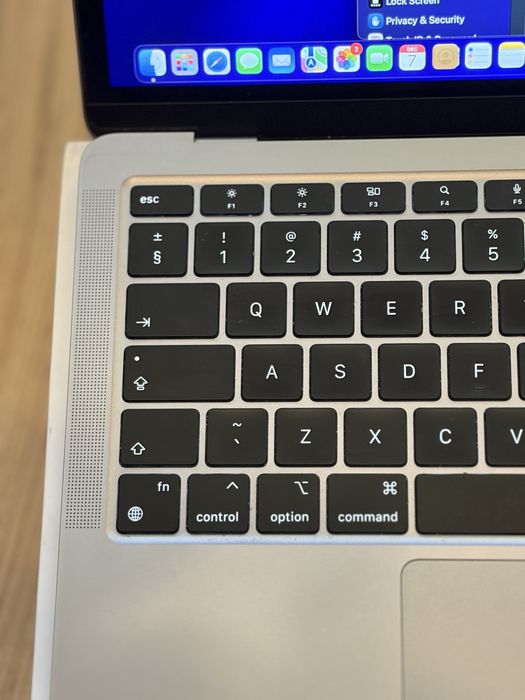 Macbook Air M1 256 gb ( Намалена цена до 26.12.2025)