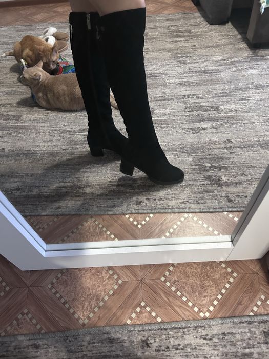 Продам натуральные замшевые зимние сапоги