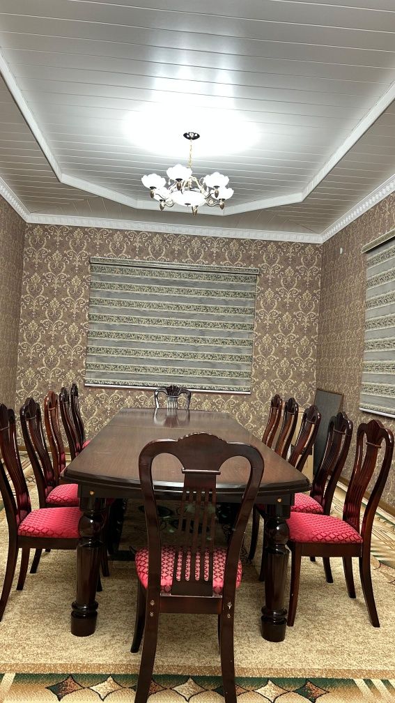 Продается длинный 2стола со 10 стульями