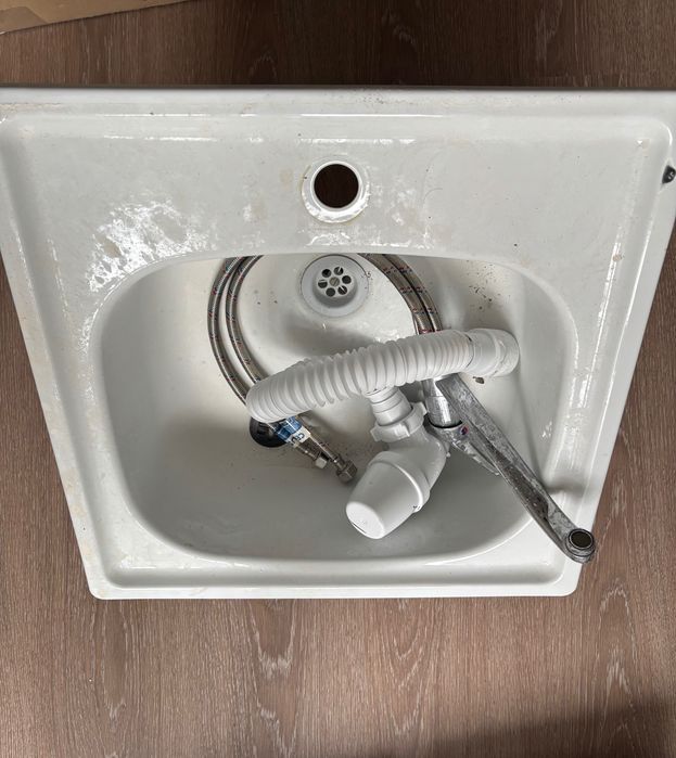 Раковина со смесителем