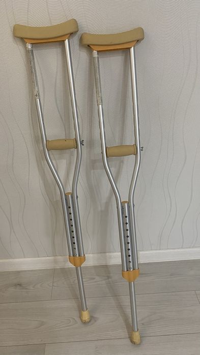 Продам костыли алюминевые в хорошем состоянии