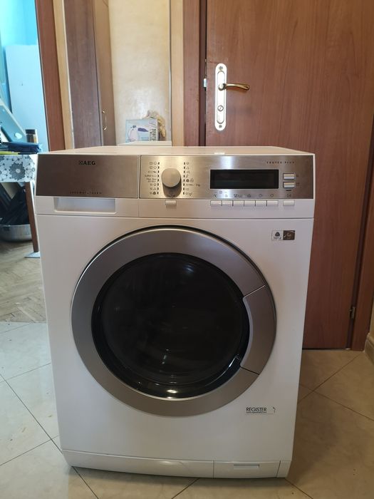 Продавам пералня със сушилня AEG