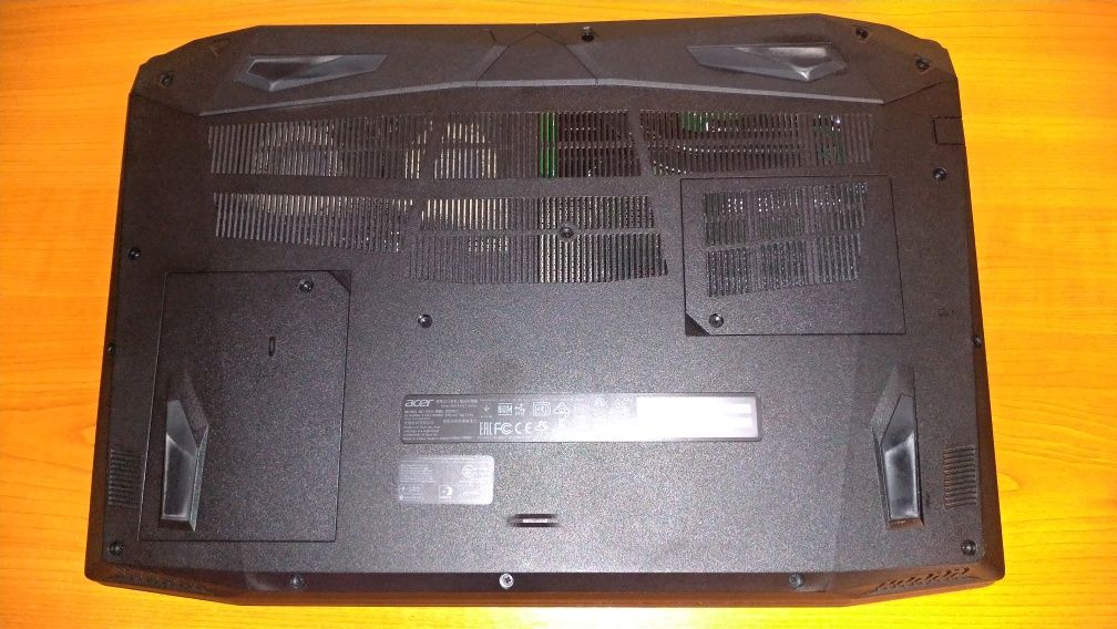 Laptop Gaming Acer Nitro 5 full HD AN515-51-574W