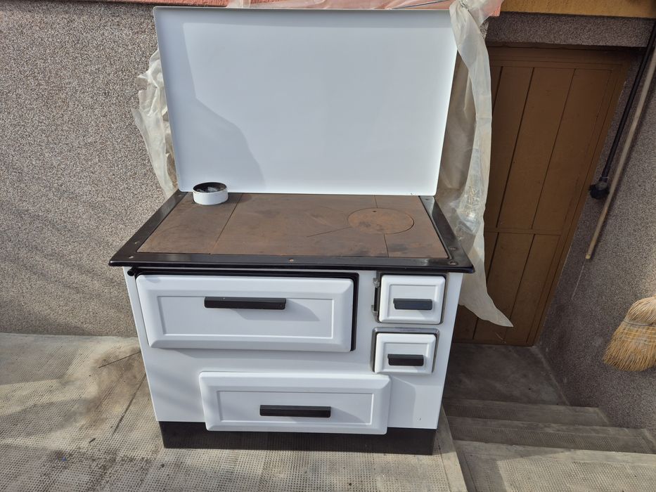 Soba de încălzit pe lemne