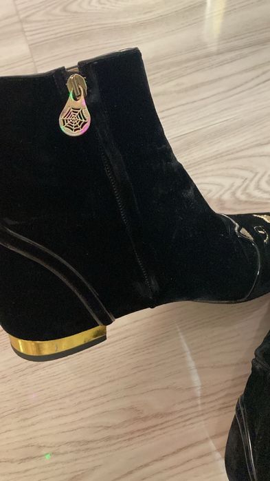 Бархатные ботильоны charlotte olympia