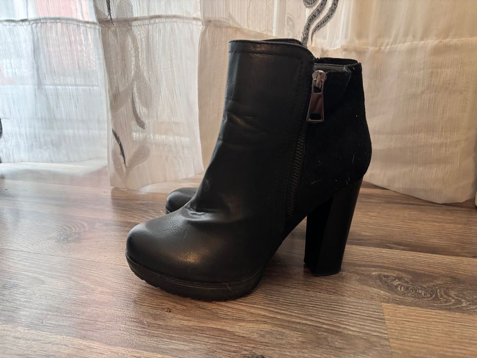 Обувки чисто нови